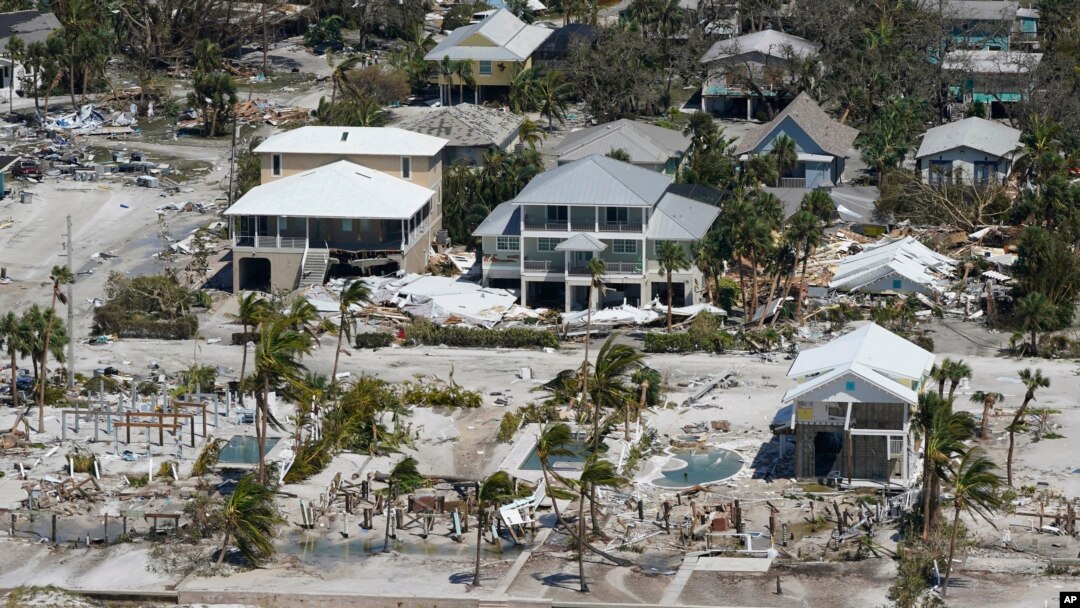 Casas dañadas y destruidas tras el paso del huracán Ian, el 29 de septiembre de 2022, en Fort Myers Beach, Florida, EEUU.