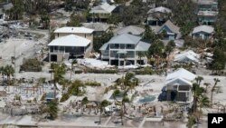 Casas dañadas y destruidas tras el paso del huracán Ian, el 29 de septiembre de 2022, en Fort Myers Beach, Florida, EEUU.