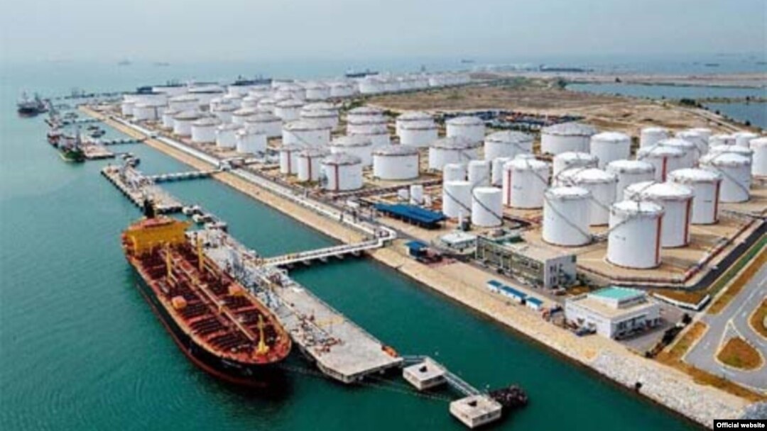 Uni Eropa memberikan sanksi terhadap bank Iran karena membantu proyek-proyek minyak dan gas Iran (foto: dok).