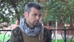 Hevpeyvîna Dengê Amerîka ligel Şervanê YPG yê Amerîkî Jason Matson