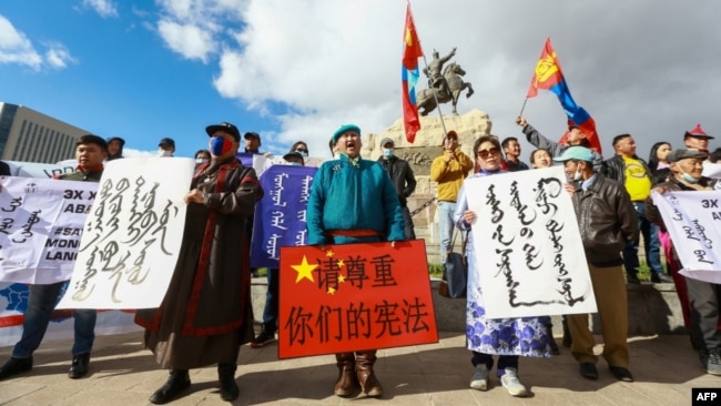 蒙古人在首都乌兰巴托集会抗议中国当局在内蒙古实行双语教学政策（2020年9月15日）