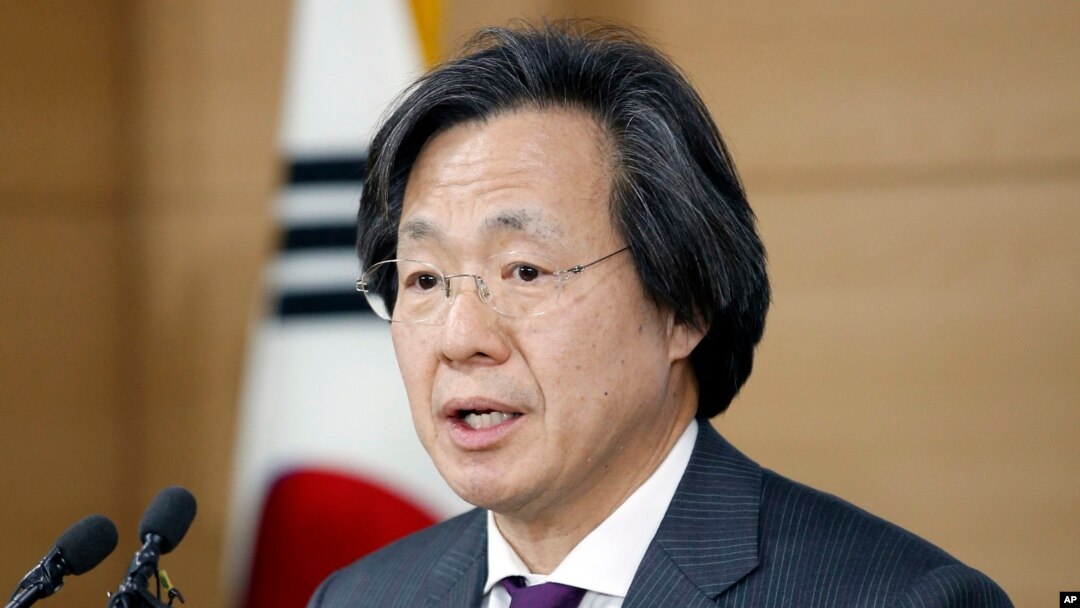 South Korean director of Centers for Disease Control & Prevention, Jung Ki-Suck speaks to the media during a press briefing at the government complex in Seoul, South Korea, Tuesday, March 22, 2016.