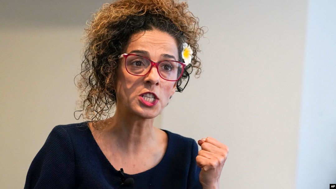 Eronlik jurnalist Masih Alinejad 2021-yilda Nyu-Yorkda vatanidagi hukumat agentlari tomonidan olib qochilishdan saqlab qolingan. AQSh uni himoya qilgan. 