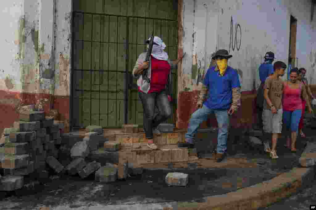 Sandinista militias stand guard at a torn down barricade after police and pro-government militias stormed the Monimbo neighborhood of Masaya, Nicaragua, July 17, 2018.