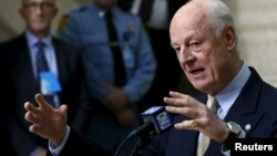 联合国叙利亚问题特使德米斯图拉与代表总统阿萨德的代表团在瑞士日内瓦举行会谈.(2016年2月1日) 