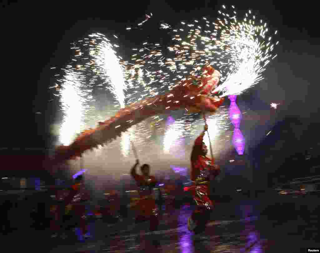 Dancers perform a fire dragon dance during a folk art performance celebrating the Chinese Lunar New Year, Beijing, China, Feb. 19, 2015.