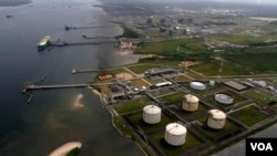 Foto udara kilang gas milik perusahaan Liquid Liquefied Natural Gas (NLNG) di Bonny, selama tur udara Royal Dutch Shell. (Foto: dok).