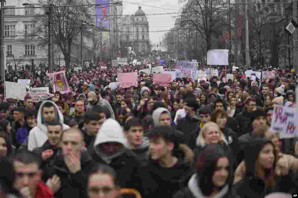 Protest u Beogradu&nbsp;(AP Photo/Darko Vojinovic)