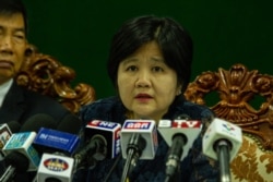 FILE: Or Vandine, Ministry of Health spokeswoman, speaks in a news conference about Covid-19 at the Ministry of Health in Phnom Penh, Cambodia, February 5, 2020. (Malis Tum/VOA Khmer)