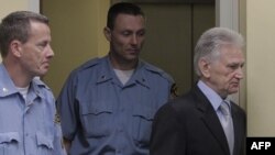 Kryeprokurori i Hagës i kërkon Serbisë përse la të lirë kriminelët