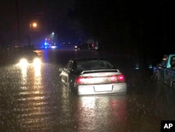 Los meteorólogos indicaron que hasta 5 pulgadas (13 centímetros) de lluvia podrían caer en el norte de Alabama y en el centro y norte de Georgia.