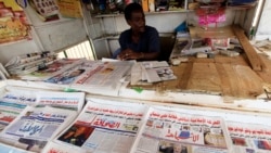 Titres de journaux dans un kiosque à journaux à Khartoum, au Soudan, le 10 novembre 2012. REUTERS/Mohamed Nureldin Abdallah 