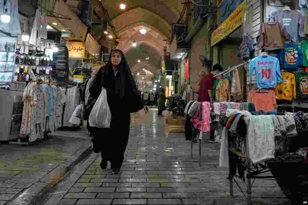 بازار سرپوشیدۀ قدیمی در شهر تهران، پایتخت ایران