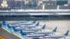 ARCHIVO - Los aviones Boeing 737 Max de China Southern Airlines están estacionados al borde de la pista en el Aeropuerto Internacional Urumqi Diwopu en Urumqi, China, el 21 de abril de 2021.