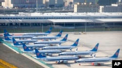 Pesawat Boeing 737 Max milik maskapai China Southern Airlines di Urumqi Diwopu International Airport di Urumqi, China, 21 April 2021. (Foto: ilustrasi).