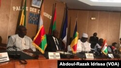 Les représentants du G5 Sahel au Palais des Congrès à Niamey, au Niger, le 17 juillet 2018. (VOA/Abdoul-Razak Idrissa)