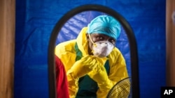 Ebola ကျန်းမာရေးဝန်ထမ်း။ 
