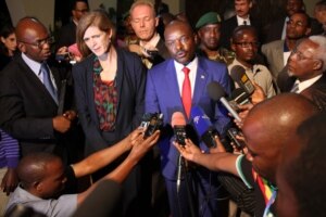 Samantha Power, the United States' U.N. ambassador, and Burundian President Pierre Nkurunziza speak to reporters in Gitega, Burundi, Jan. 22, 2016.