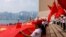 资料照：中国国庆日在香港的亲北京人士挥舞中国国旗。（2021年9月28日）