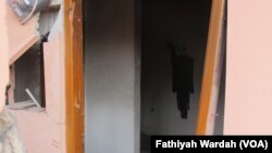 Kamar 104 rumah kos-kosan yang dihuni terduga teroris DYN pasca bom yang ditemukan diledakkan oleh tim Gegana.