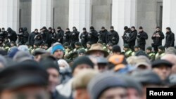 Фото з мітингу під Радою. Жовтеь 2017