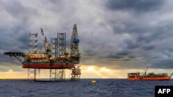 ព័ត៌មានពេលព្រឹក ១៣ តុលា៖ មន្ត្រីកម្ពុជាថា អាជីវកម្ម​ប្រេង​នឹង​បន្ត​ទៅ​មុខ ក្រោយ​រដ្ឋាភិបាល​លក់​ប្រេង​ឆៅ​បាន ១៤,២ លាន​ដុល្លារ