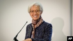 Christine Lagarde, directora del Fondo Monetario Internacional, advirtió que los bajos precios del petróleo y de los productos básicos continuarán por largo tiempo.