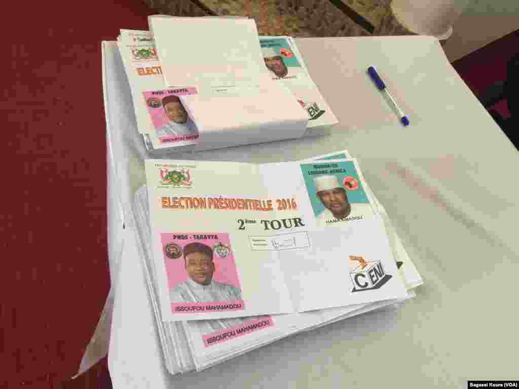 Bulletins de vote du second tour de l&#39;élection présidentielle au Niger, le 20 mars 2016.