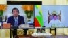 PM Kamboja Hun Sen (kiri) mengadakan percakapan melalui video dengan Jenderal Myanmar Min Aung Hlaing, hari Rabu (26/1). 