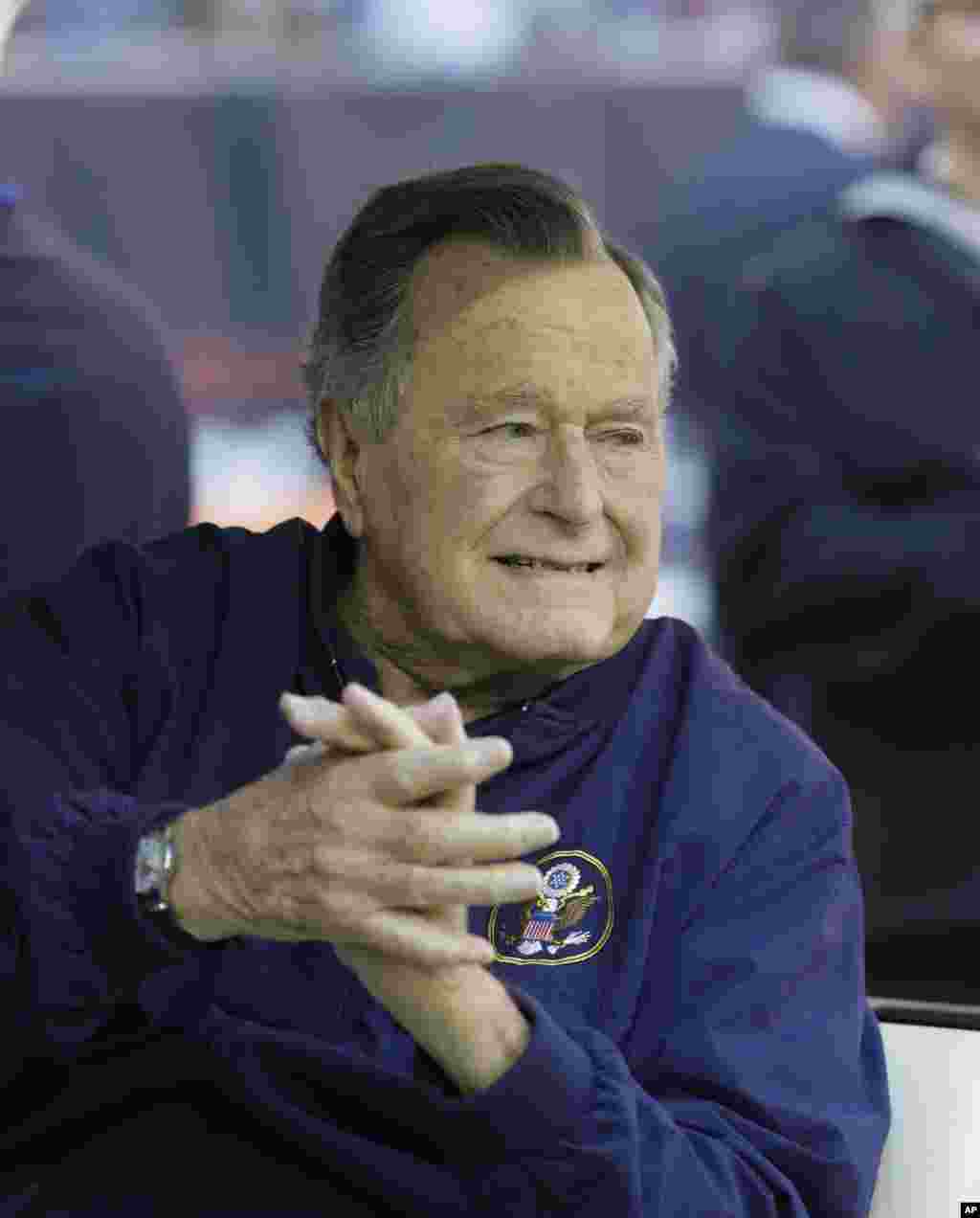 Former president George H. W. Bush attends an NFL football game between the Houston Texans and Cincinnati Bengals, Houston, Nov. 23, 2014.