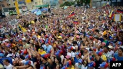 VENEZUELA – Supportes of Venezuelan opposition leader Henrique Capriles Radonski protest against corruption in Caracas on August 3, 2013.