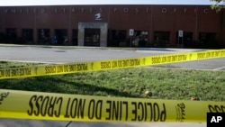 25일 미국 델라웨어주 윌밍턴의 한 우체국에서 조 바이든 전 부통령 주소로 보내진 폭발물 의심 소포가 발견됐다. 우체국 주변에 경찰 통제선이 설치되어 있다.