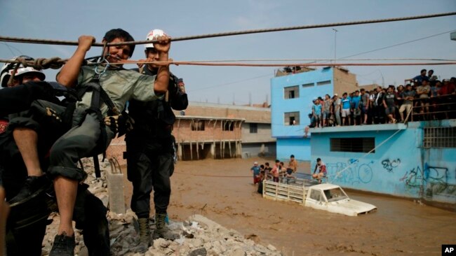 El presidente Pedro Pablo Kuczynski dijo a la prensa que se destinó 769.000 dólares para afrontar la reconstrucción.