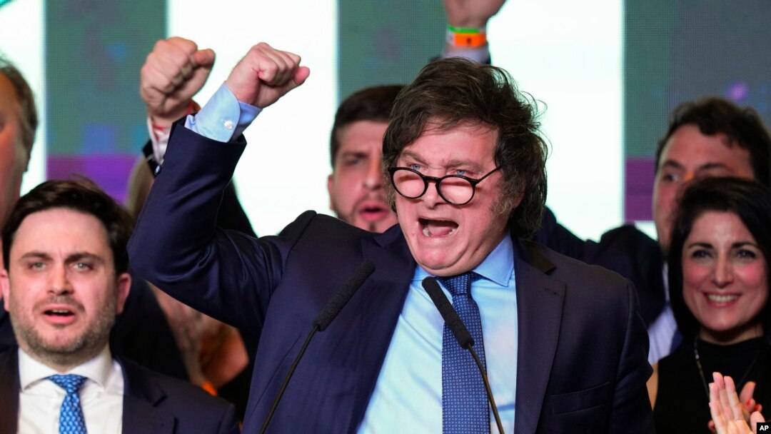 Tokoh libertarian Argentina, Javier Milei, dalam kampanye di Buenos Aires (foto: dok), 