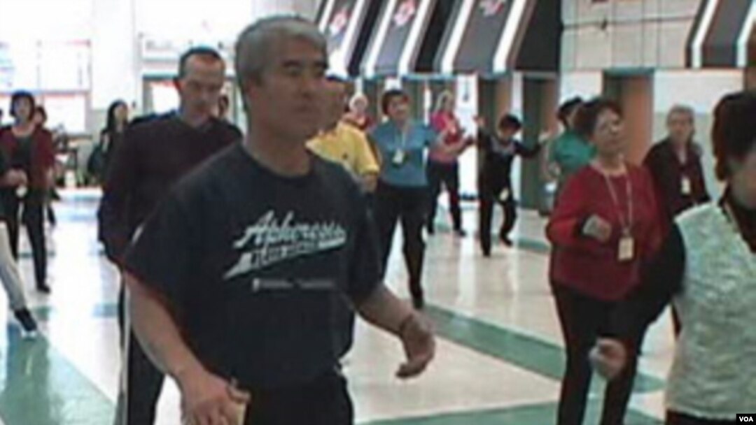 Senior Center Without Walls yang terletak di Fairfax County, Virginia merupakan tempat para manula dari perkampungan Burke dan West Springfield belajar menari agar tetap aktif.