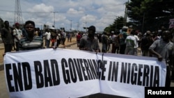 Des protestataires lors d'une manifestation anti-gouvernementale contre la mauvaise gouvernance et les difficultés économiques à Lagos, au Nigeria, le 3 août 2024. Reuters / Francis Kokoroko