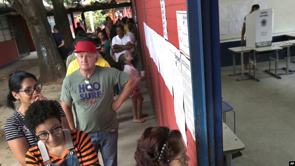 Очередь у избирательного участка. Бразилиа, 7 октября 2018 года