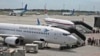 FILE - Pesawat Garuda Indonesia di apron Terminal 3 Bandara Internasional Soekarno-Hatta di Tangerang, 28 April 2017. (Dita Alangkara/AP)