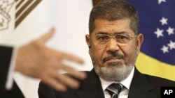 Presiden Mesir yang terguling, Mohammed Morsi akan diadili atas tuduhan menghasut kekerasan dan pembunuhan (foto: dok).

