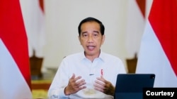 Presiden Jokowi Cabut Ribuan Izin Usaha di sektor pertambangan Minerba, kehutanan, dan perkebunan akibat dari tidak produktifnya izin usaha tersebut (biro Setpres) 