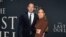 Jennifer López ha solicitado el divorcio de Ben Affleck, dos años después de su lujosa boda en Georgia, según TMZ y otros medios. La pareja, conocida como "Bennifer", había reavivado su romance en 2021, casi dos décadas después de su primera ruptura.