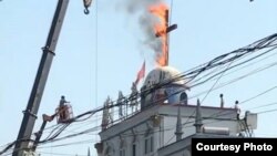 河南当局烧除当地教堂十字架(对华援助协会图片)