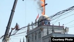 河南当局烧除当地教堂十字架(对华援助协会图片)