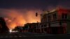 California enfrenta apagones por riesgo de incendios en el sur del estado. Foto de archivo. Incendio Thomas en Santa Paula, California, el 5 de diciembre de 2017. Reuters/David McNew.