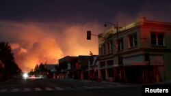 California enfrenta apagones por riesgo de incendios en el sur del estado. Foto de archivo. Incendio Thomas en Santa Paula, California, el 5 de diciembre de 2017. Reuters/David McNew.