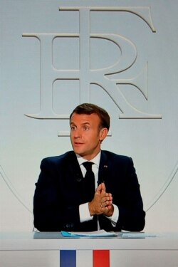 El presidente francés Emmanuel Macron durante un mensaje a la nación televisado sobre la pandemia del coronavirus en octubre pasado.