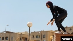 An Egyptian woman from Parkour Egypt "PKE" works on her parkour skills around buildings on the outskirts of Cairo, Egypt July 20, 2018. Picture taken July 20, 2018. (REUTERS/Amr Abdallah Dalsh)