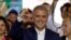 El presidente electo de Colombia, Iván Duque, celebra su victoria tras el balotaje el 17 de junio de 2018, en Bogotá.