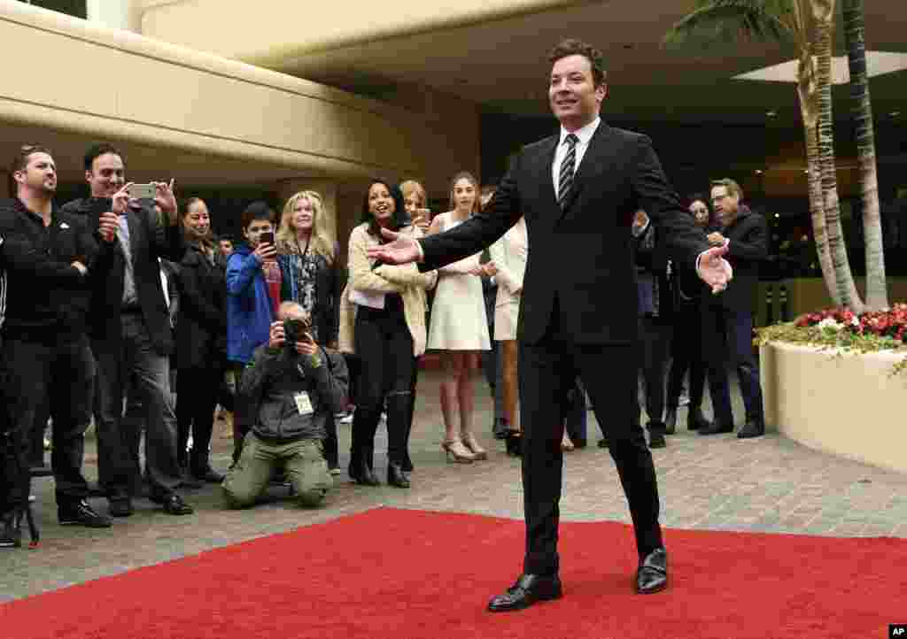 گولڈن گلوب ایوارڈز کی ستاروں بھری تقریب کی میزبانی&nbsp;جمی فالن نے اپنے مخصوص انداز میں کی۔