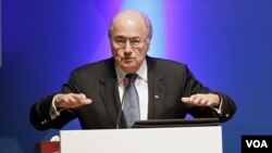 Presiden FIFA Sepp Blatter berpidato dalam Kongres Konfederasi Sepakbola Asia (AFC) ke 24 di Doha hari Kamis (6/1).